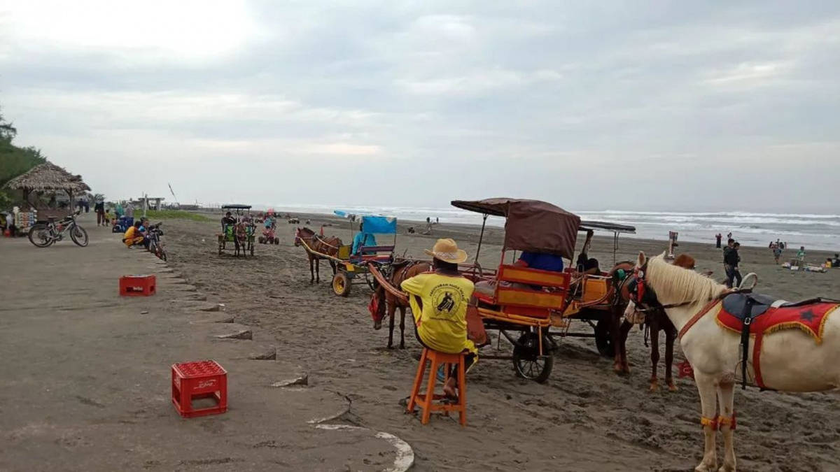 Pantai Indah Widarapayung: Surga Laut yang Tak Pernah Kecewa
